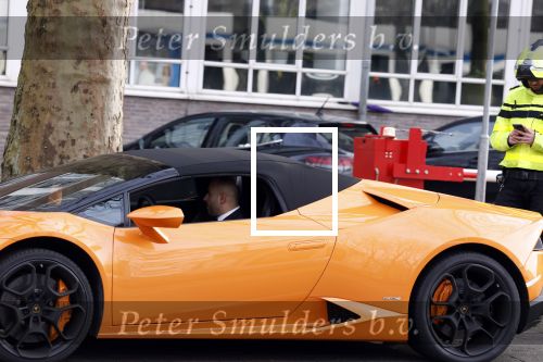 Amsterdam 13 februari 2022
De politie houdt een oranje Lamborghini aan in het centrum van Amsterdam.