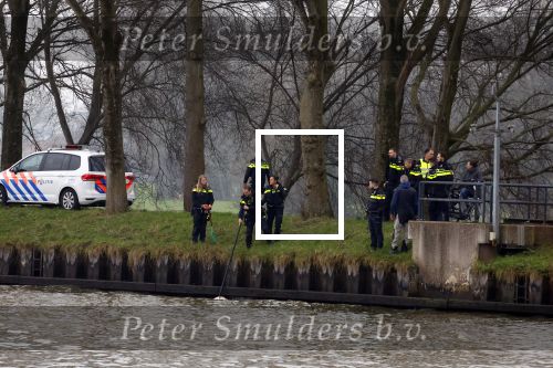 Nigtevecht Abcoude 25 januari 2022
De politie vist een lijk uit het Amsterdam Rijnkanaal