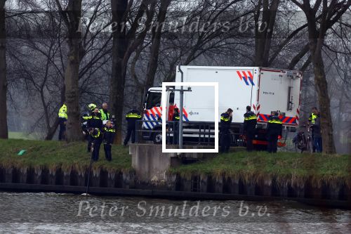 Nigtevecht Abcoude 25 januari 2022
De politie vist een lijk uit het Amsterdam Rijnkanaal