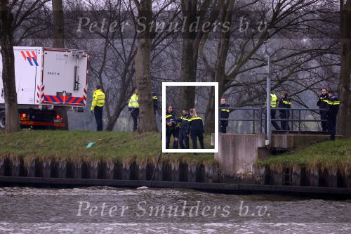 Nigtevecht Abcoude 25 januari 2022
De politie vist een lijk uit het Amsterdam Rijnkanaal