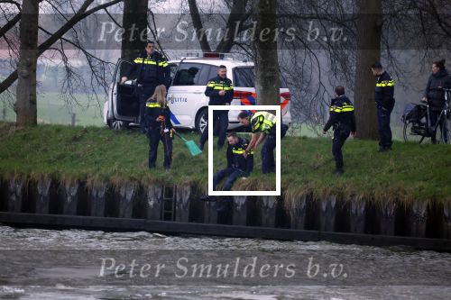 Nigtevecht Abcoude 25 januari 2022
De politie vist een lijk uit het Amsterdam Rijnkanaal