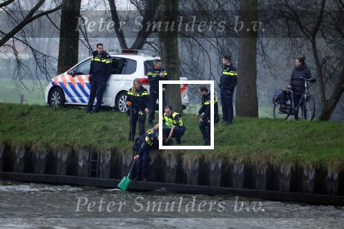 Nigtevecht Abcoude 25 januari 2022
De politie vist een lijk uit het Amsterdam Rijnkanaal