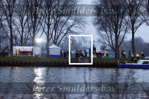 Nigtevecht Abcoude 25 januari 2022
De politie vist een lijk uit het Amsterdam Rijnkanaal