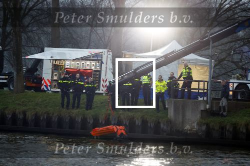 Nigtevecht Abcoude 25 januari 2022
De politie vist een lijk uit het Amsterdam Rijnkanaal