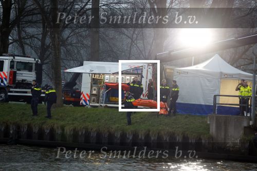 Nigtevecht Abcoude 25 januari 2022
De politie vist een lijk uit het Amsterdam Rijnkanaal