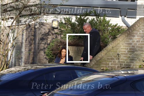 Mijdrecht 10 januari 2022
Rachel hazes en Klaas Otto vertrekken bij het huis van Rachel