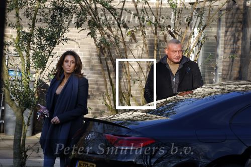 Mijdrecht 10 januari 2022
Rachel hazes en Klaas Otto vertrekken bij het huis van Rachel