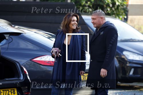 Mijdrecht 10 januari 2022
Rachel hazes en Klaas Otto vertrekken bij het huis van Rachel