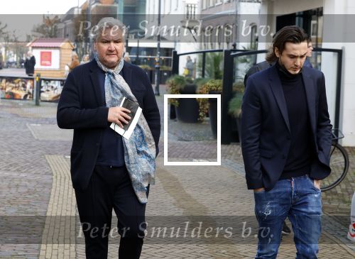 Schagen 11 januari 2022
Begrafenis / dienst van Janny Joling de moeder van Gerard Joling in het centrum van Schagen. Rene Froger en zijn zoon Maxim