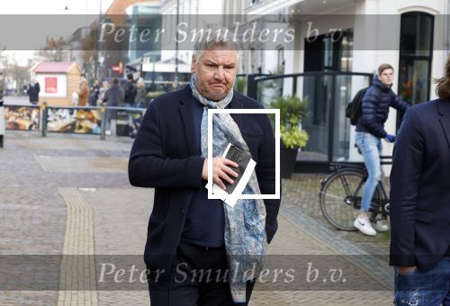 Schagen 11 januari 2022
Begrafenis / dienst van Janny Joling de moeder van Gerard Joling in het centrum van Schagen. Rene Froger en zijn zoon Maxim