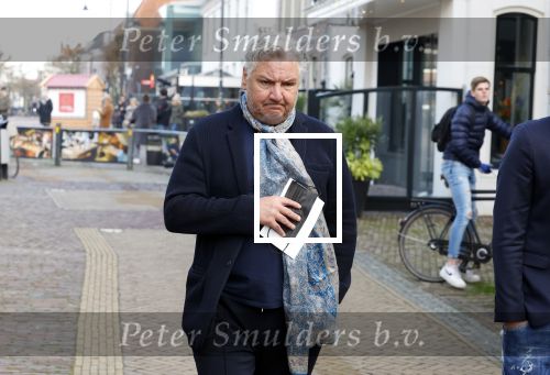 Schagen 11 januari 2022
Begrafenis / dienst van Janny Joling de moeder van Gerard Joling in het centrum van Schagen. Rene Froger en zijn zoon Maxim