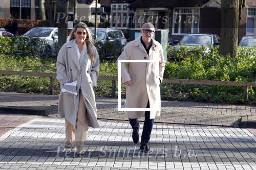 Laren 7 februari 2022
Rene v d Gijp en zijn vrouw Minouche op weg naar de boekpresentatie van Willibrord Frequin.
