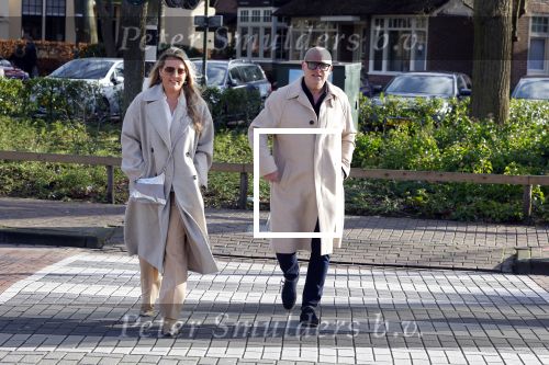 Laren 7 februari 2022
Rene v d Gijp en zijn vrouw Minouche op weg naar de boekpresentatie van Willibrord Frequin.