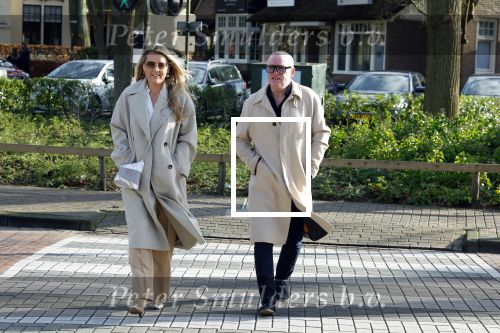 Laren 7 februari 2022
Rene v d Gijp en zijn vrouw Minouche op weg naar de boekpresentatie van Willibrord Frequin.