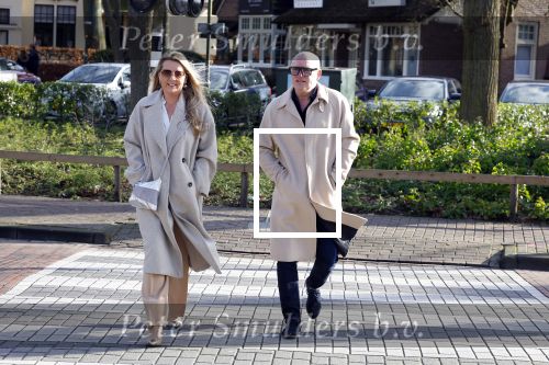 Laren 7 februari 2022
Rene v d Gijp en zijn vrouw Minouche op weg naar de boekpresentatie van Willibrord Frequin.