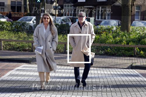Laren 7 februari 2022
Rene v d Gijp en zijn vrouw Minouche op weg naar de boekpresentatie van Willibrord Frequin.