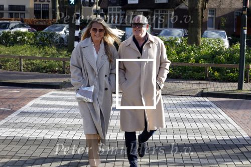 Laren 7 februari 2022
Rene v d Gijp en zijn vrouw Minouche op weg naar de boekpresentatie van Willibrord Frequin.