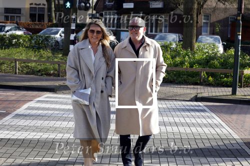 Laren 7 februari 2022
Rene v d Gijp en zijn vrouw Minouche op weg naar de boekpresentatie van Willibrord Frequin.