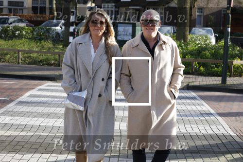 Laren 7 februari 2022
Rene v d Gijp en zijn vrouw Minouche op weg naar de boekpresentatie van Willibrord Frequin.