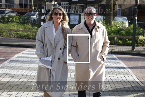 Laren 7 februari 2022
Rene v d Gijp en zijn vrouw Minouche op weg naar de boekpresentatie van Willibrord Frequin.