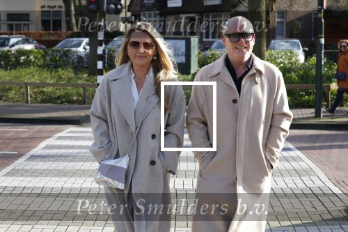 Laren 7 februari 2022
Rene v d Gijp en zijn vrouw Minouche op weg naar de boekpresentatie van Willibrord Frequin.