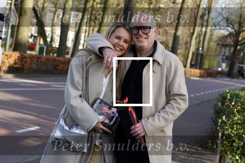 Laren 7 februari 2022
Rene v d Gijp en zijn vrouw Minouche op weg naar de boekpresentatie van Willibrord Frequin.