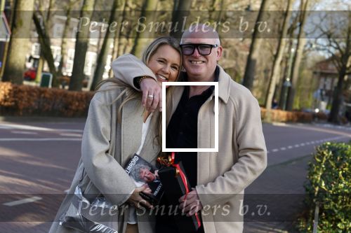 Laren 7 februari 2022
Rene v d Gijp en zijn vrouw Minouche op weg naar de boekpresentatie van Willibrord Frequin.