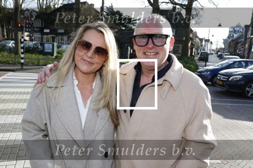 Laren 7 februari 2022
Rene v d Gijp en zijn vrouw Minouche op weg naar de boekpresentatie van Willibrord Frequin.