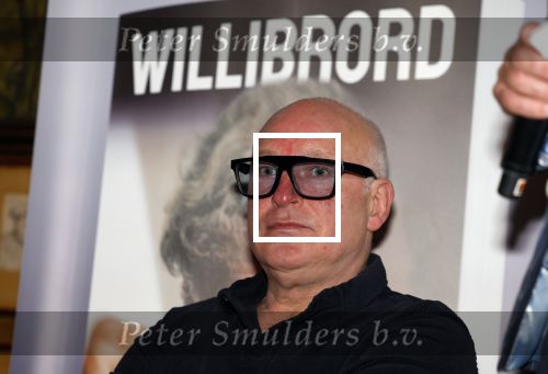 Laren 7 februari 2022
Boekpresentatie van Willibrord Frequin in het bonte paard. Rene v d Gijp reikte het eerste exemplaar uit . Fons de Poel is de schrijver.