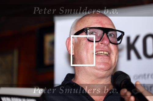 Laren 7 februari 2022
Boekpresentatie van Willibrord Frequin in het bonte paard. Rene v d Gijp reikte het eerste exemplaar uit . Fons de Poel is de schrijver.
