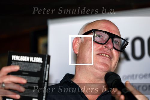 Laren 7 februari 2022
Boekpresentatie van Willibrord Frequin in het bonte paard. Rene v d Gijp reikte het eerste exemplaar uit . Fons de Poel is de schrijver.