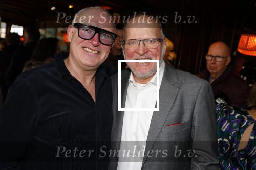 Laren 7 februari 2022
Boekpresentatie van Willibrord Frequin in het bonte paard. Rene v d Gijp reikte het eerste exemplaar uit . Fons de Poel is de schrijver. Rene en Willy v d Kerkhof