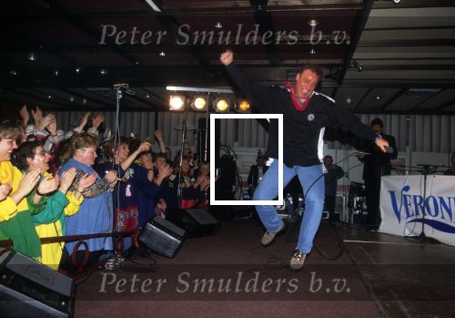 6 Februari 1995 Rene v Gijp optredend met het karnavalsliedje \