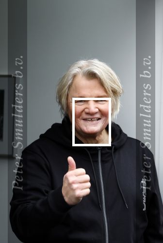 Den Haag 4 februari 2022
Rob en Ferdi Bolland worden geeerd met een plakaat op de muur van een huis met een tekst van 1 van hun liedjes daarop. Het hangt in de straat waar Rob Bolland woont.