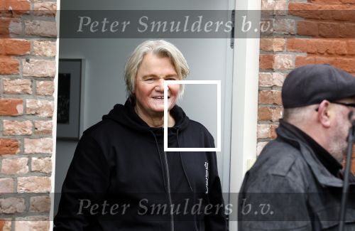 Den Haag 4 februari 2022
Rob en Ferdi Bolland worden geeerd met een plakaat op de muur van een huis met een tekst van 1 van hun liedjes daarop. Het hangt in de straat waar Rob Bolland woont.