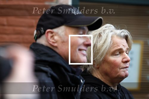 Den Haag 4 februari 2022
Rob en Ferdi Bolland worden geeerd met een plakaat op de muur van een huis met een tekst van 1 van hun liedjes daarop. Het hangt in de straat waar Rob Bolland woont.