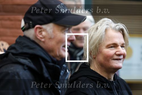 Den Haag 4 februari 2022
Rob en Ferdi Bolland worden geeerd met een plakaat op de muur van een huis met een tekst van 1 van hun liedjes daarop. Het hangt in de straat waar Rob Bolland woont.