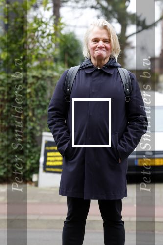 Amsterdam 18 januari 2022
Rob Bolland staat op de bus te wachten in Amsterdam zuid