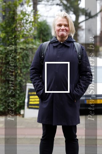 Amsterdam 18 januari 2022
Rob Bolland staat op de bus te wachten in Amsterdam zuid
