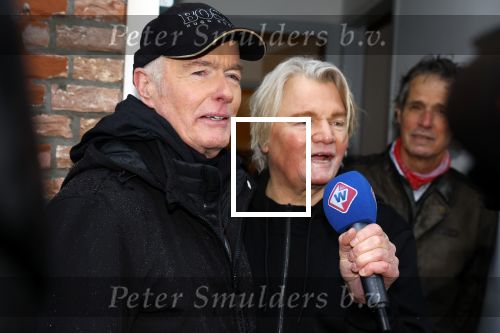 Den Haag 4 februari 2022
Rob en Ferdi Bolland worden geeerd met een plakaat op de muur van een huis met een tekst van 1 van hun liedjes daarop. Het hangt in de straat waar Rob Bolland woont.