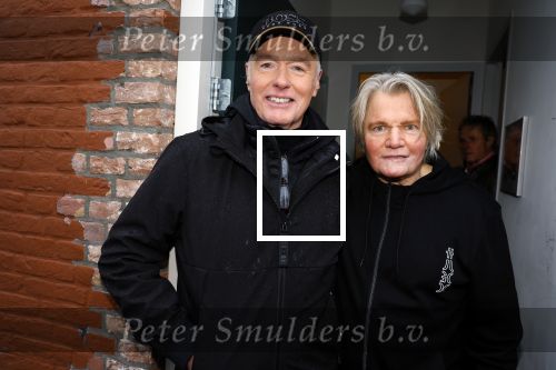 Den Haag 4 februari 2022
Rob en Ferdi Bolland worden geeerd met een plakaat op de muur van een huis met een tekst van 1 van hun liedjes daarop. Het hangt in de straat waar Rob Bolland woont.