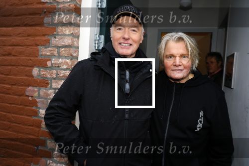 Den Haag 4 februari 2022
Rob en Ferdi Bolland worden geeerd met een plakaat op de muur van een huis met een tekst van 1 van hun liedjes daarop. Het hangt in de straat waar Rob Bolland woont.