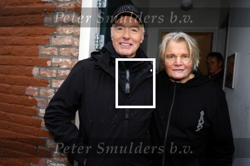 Den Haag 4 februari 2022
Rob en Ferdi Bolland worden geeerd met een plakaat op de muur van een huis met een tekst van 1 van hun liedjes daarop. Het hangt in de straat waar Rob Bolland woont.