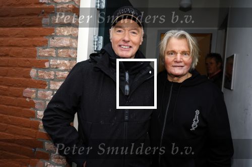 Den Haag 4 februari 2022
Rob en Ferdi Bolland worden geeerd met een plakaat op de muur van een huis met een tekst van 1 van hun liedjes daarop. Het hangt in de straat waar Rob Bolland woont.