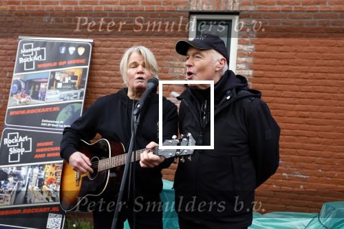 Den Haag 4 februari 2022
Rob en Ferdi Bolland worden geeerd met een plakaat op de muur van een huis met een tekst van 1 van hun liedjes daarop. Het hangt in de straat waar Rob Bolland woont.