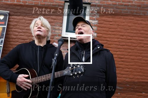 Den Haag 4 februari 2022
Rob en Ferdi Bolland worden geeerd met een plakaat op de muur van een huis met een tekst van 1 van hun liedjes daarop. Het hangt in de straat waar Rob Bolland woont.