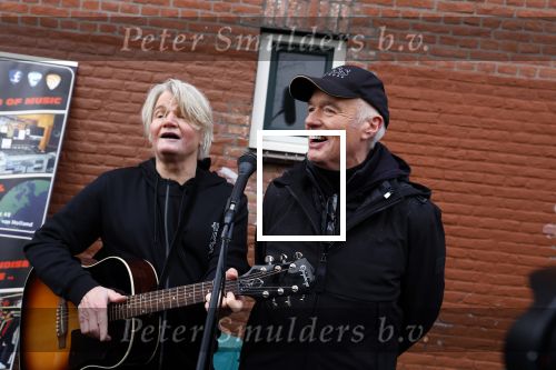 Den Haag 4 februari 2022
Rob en Ferdi Bolland worden geeerd met een plakaat op de muur van een huis met een tekst van 1 van hun liedjes daarop. Het hangt in de straat waar Rob Bolland woont.