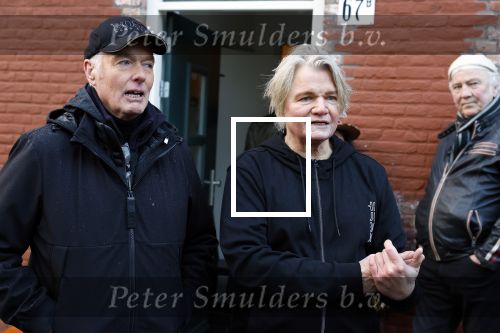 Den Haag 4 februari 2022
Rob en Ferdi Bolland worden geeerd met een plakaat op de muur van een huis met een tekst van 1 van hun liedjes daarop. Het hangt in de straat waar Rob Bolland woont.