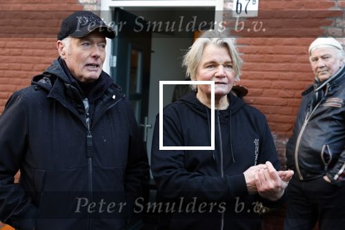 Den Haag 4 februari 2022
Rob en Ferdi Bolland worden geeerd met een plakaat op de muur van een huis met een tekst van 1 van hun liedjes daarop. Het hangt in de straat waar Rob Bolland woont.