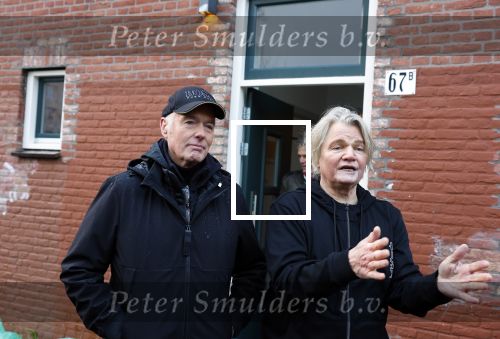 Den Haag 4 februari 2022
Rob en Ferdi Bolland worden geeerd met een plakaat op de muur van een huis met een tekst van 1 van hun liedjes daarop. Het hangt in de straat waar Rob Bolland woont.